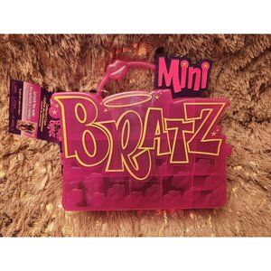 Mini Bratz Collectors Case With Exclusive Figure NWT